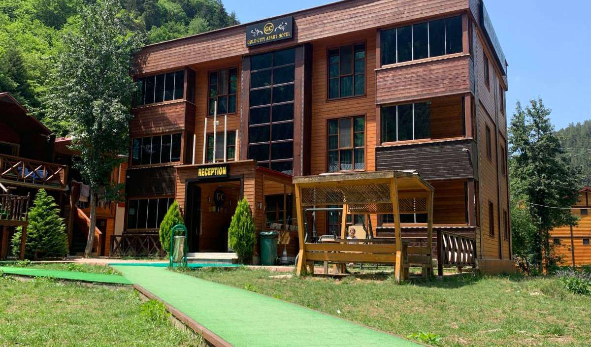 Encuentre tarifas bajas y reserve albergues juveniles en Uzungol