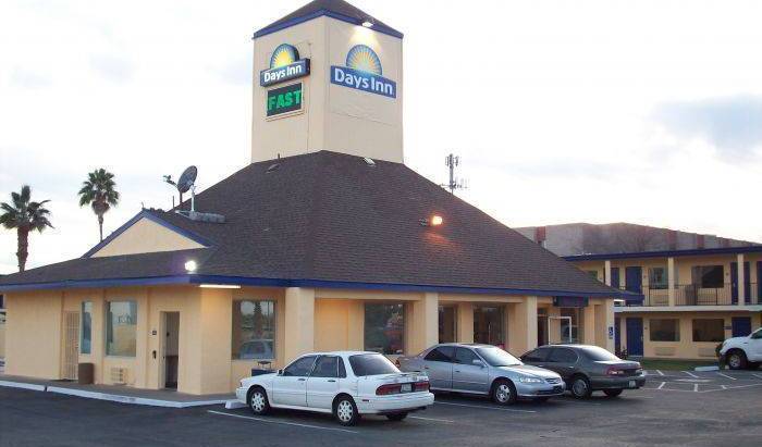Days Inn Phoenix Metro Center - Search for free rooms and guaranteed low rates in Phoenix 4 photos