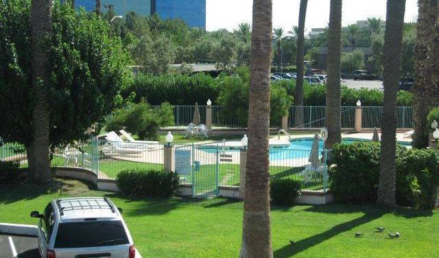 Howard Johnson Airport Downtown - Search for free rooms and guaranteed low rates in Phoenix 12 photos