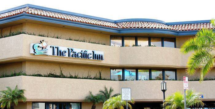 The Pacific Inn, Seal Beach, California, California 침대와 아침 식사와 호텔
