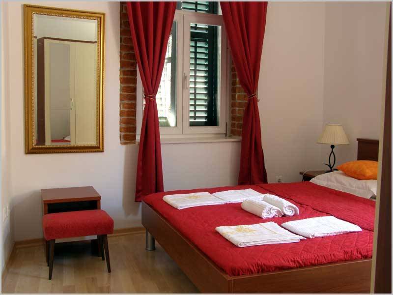 Diocletian PalaceGuest House, Split, Croatia, bed & breakfasts with culinary classes in Split