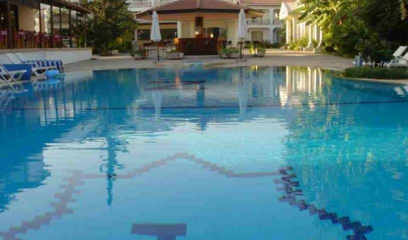 Hotel Club Z - Etsi ilmaisia ​​huoneita ja taattu alhaiset hinnat Kyrenia 20 Valokuvat
