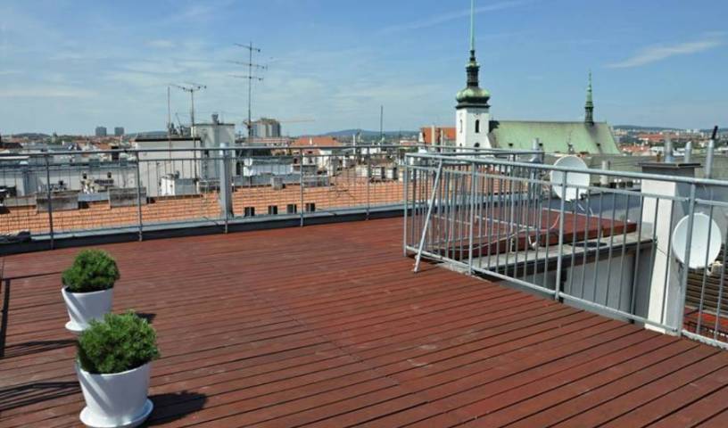 Freedom Square Apartments - Zoek naar gratis kamers en gegarandeerde lage tarieven in Brno, jeugdherberg 12 foto's