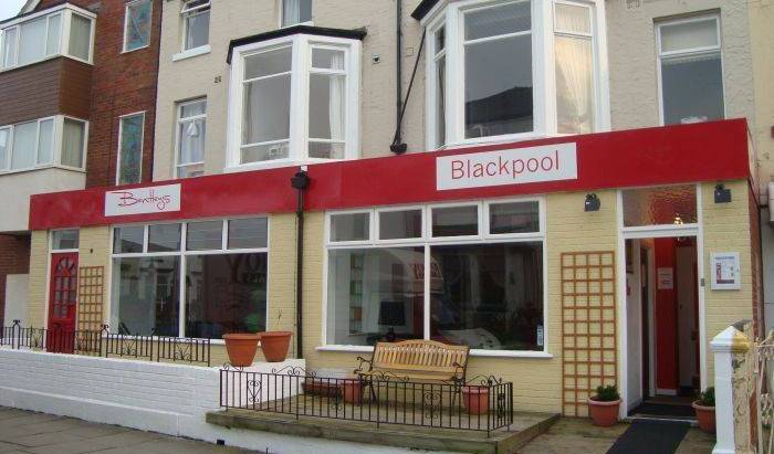 Colours Hotel - Get cheap hostel rates and check availability in Blackpool 2 photos