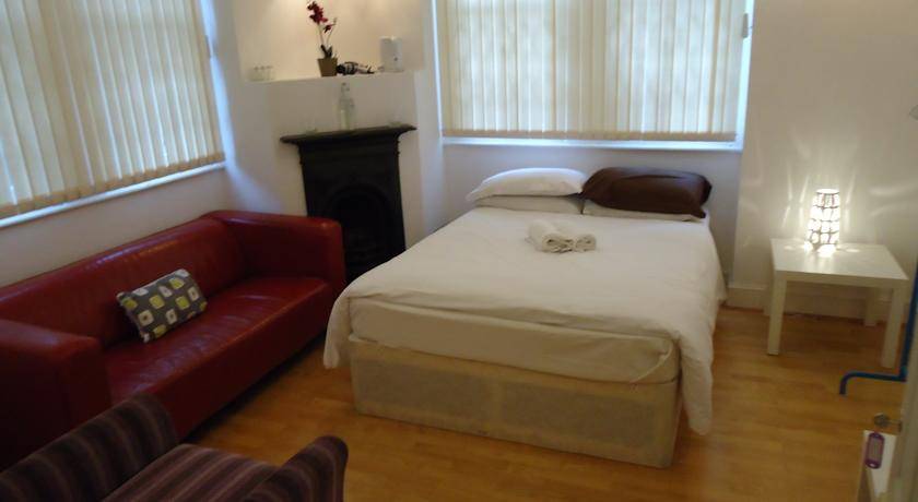 Simpson Street Guesthouse, South Bermondsey, England, advice and travel gear for staying in hostels in South Bermondsey