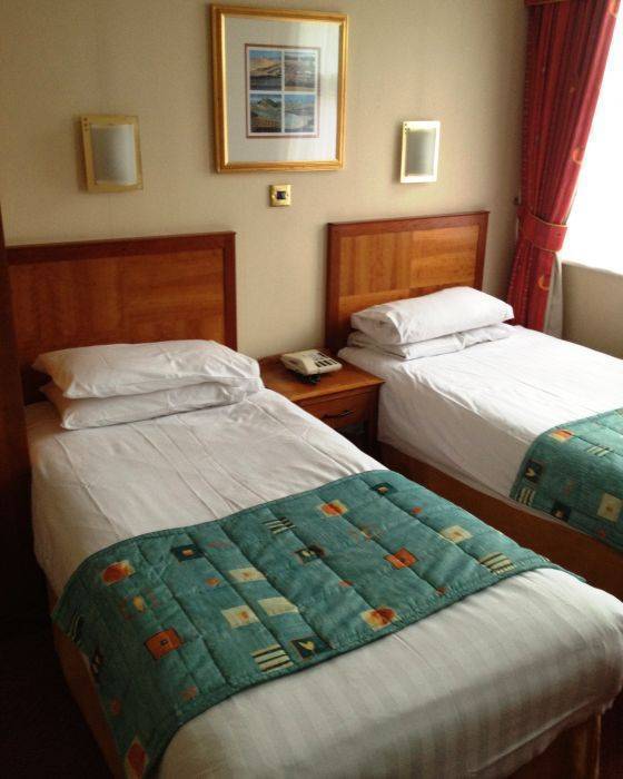 Smart Aston Court Hotel, Derby, England, find beds and accommodation in Derby