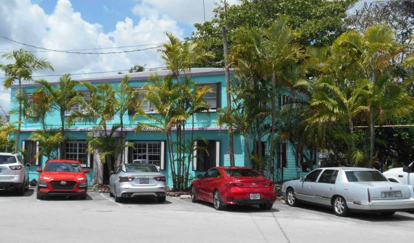 Hoosville Hostel - Get cheap hostel rates and check availability in Florida City 33 photos