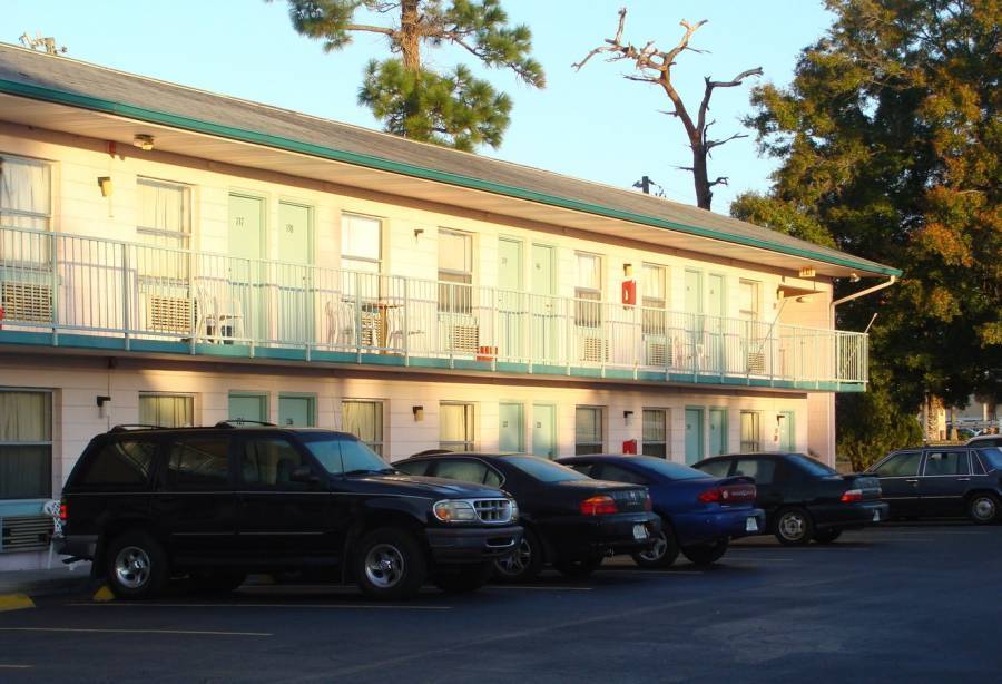 Palm Lake Front Resort and Hostel, Kissimmee, Florida, Florida hostels and hotels