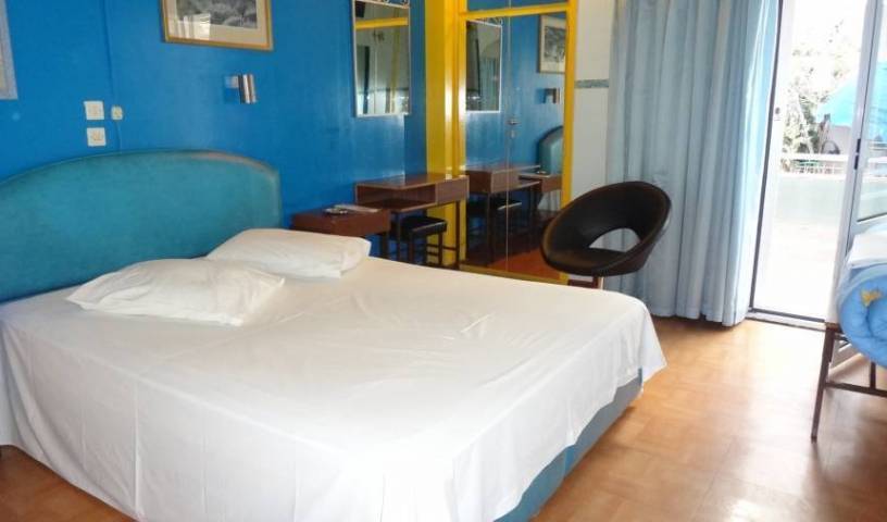 Hotel Frida - Get cheap hostel rates and check availability in Athens, UPDATED 2022 discount holidays 3 photos