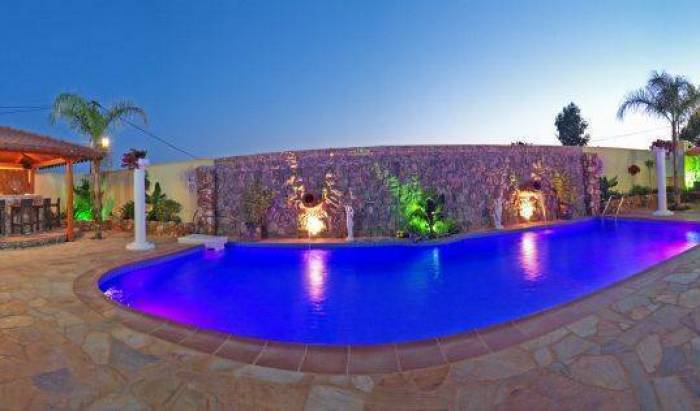 Paradice Hotel, HostelTraveler.com receives top ratings from customers and hostels as a trustworthy and reliable travel booking site in Chaniá (Chania) 9 photos