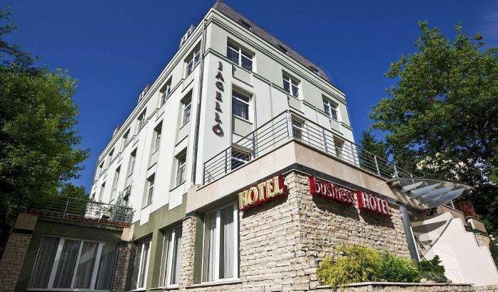 Jagello Hotel - Online rezervace ubytování se snídaní a hotely ve městě hornbach Budaors 26 fotky