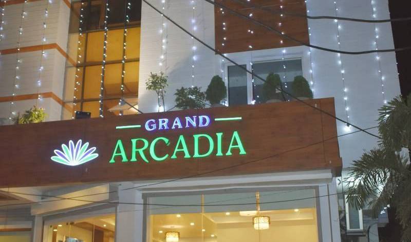 Grand Arcadia 2 photos
