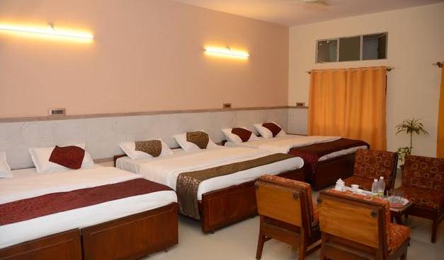 Kaveri Hotel Bed and Breakfast -  Mysore, low cost travel 13 photos
