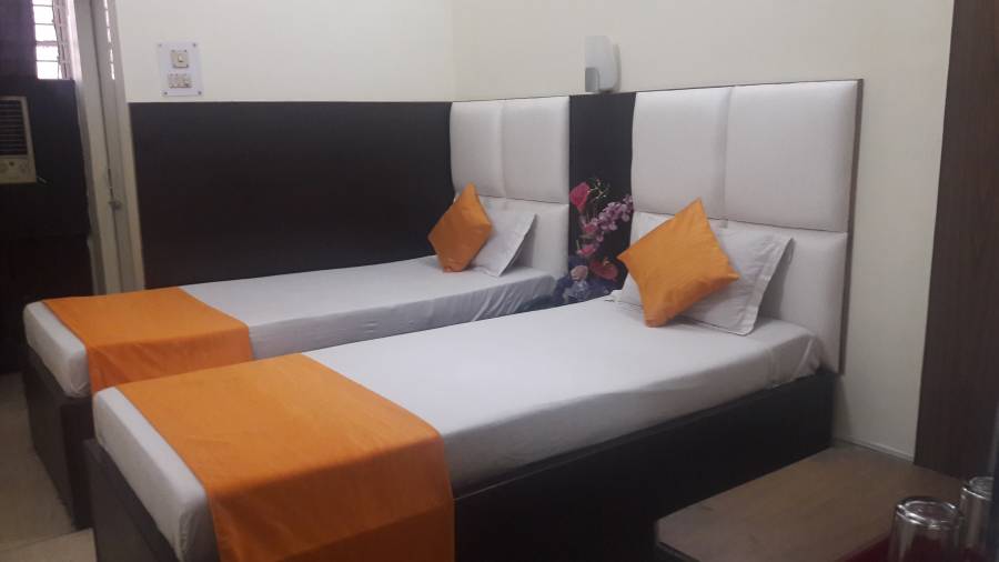 Holidei Inn, Jamshedpur, India, backpackers gear and staying in hotels or budget bed & breakfasts in Jamshedpur