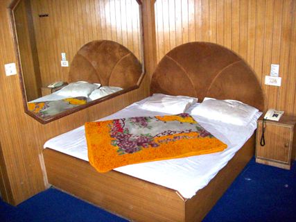 Hotel Kashyap, Manali, India, how to choose a booking site, compare guarantees and prices in Manali