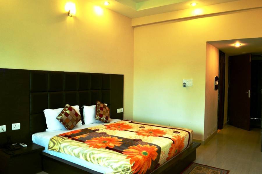 Hotel The Great Ananda, Haridwar, India, big savings on bed & breakfasts in destinations worldwide in Haridwar