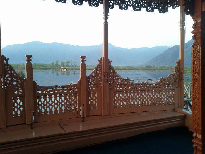 Houseboat Khan Palace, Srinagar, India, famous vacation locations in Srinagar