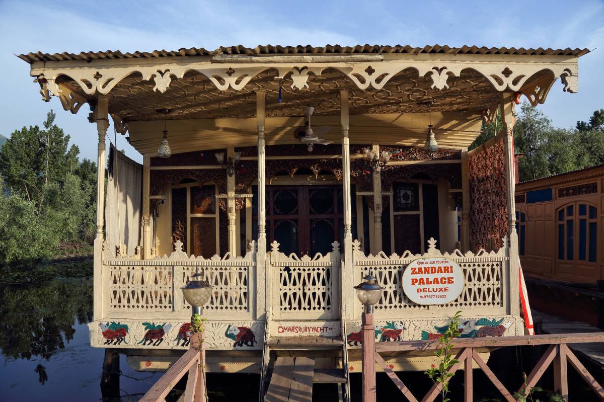 Houseboat Zaindari Palace, Srinagar, India, India bed and breakfasts and hotels