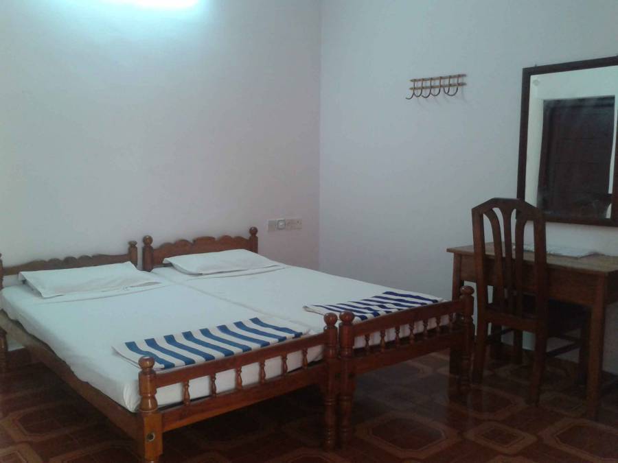 Rajapark Beach Resort, Varkala, India, stay in a bed & breakfast and meet the real world, not a tourist brochure in Varkala