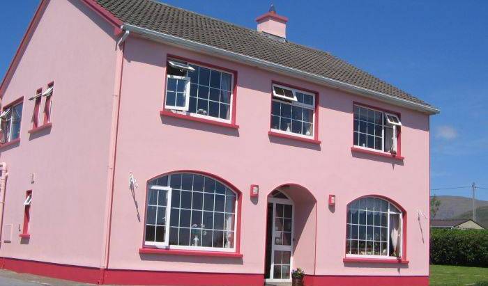 Brownes Bed and Breakfast - Search for free rooms and guaranteed low rates in An Daingean 7 photos
