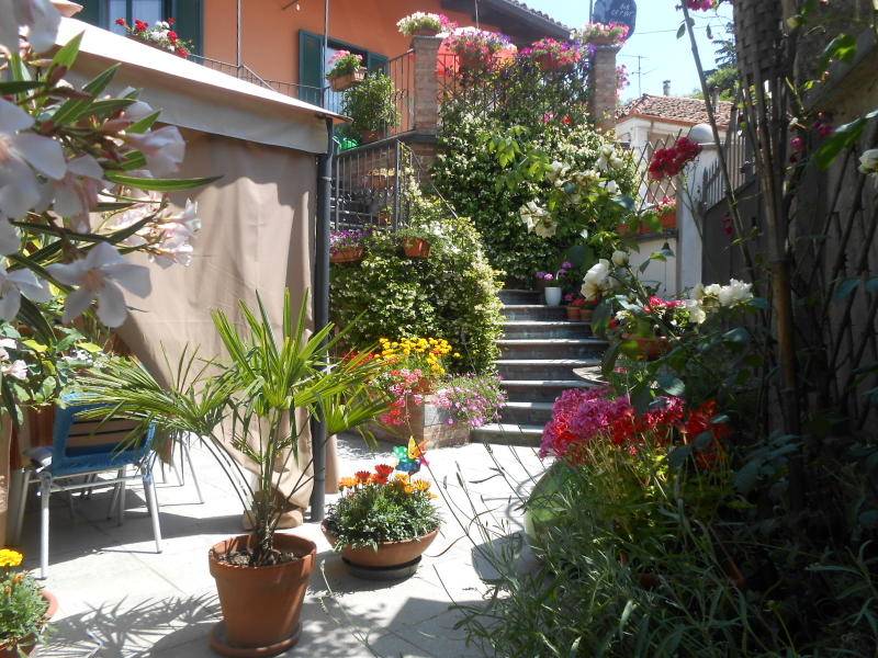 Ca d'Rot Bed and Breakfast, Vinchio, Italy, big savings on bed & breakfasts in destinations worldwide in Vinchio