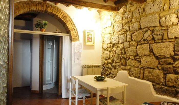 Casa Aladina - Search available rooms and beds for hostel and hotel reservations in San Gimignano 6 photos
