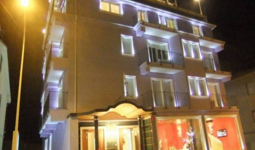 Hotel La Rosa Dei Venti - Get cheap hostel rates and check availability in Macerata 10 photos