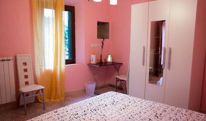 Maison Dei Miracoli - Search for free rooms and guaranteed low rates in Pisa, youth hostel 11 photos