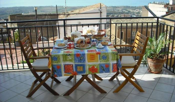 Night and Day - Search available rooms and beds for hostel and hotel reservations in Agrigento 10 photos