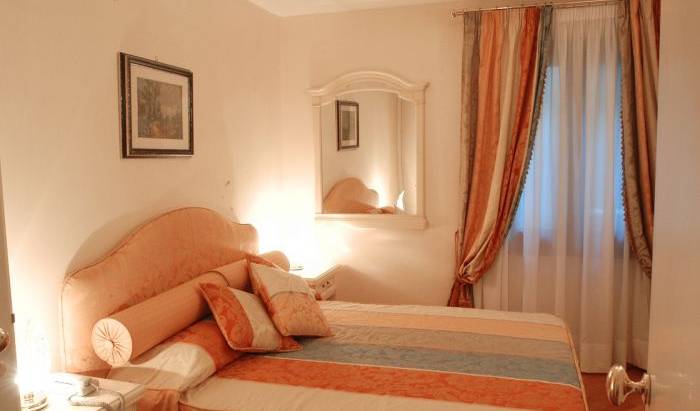 Residenza Ai Giardini - Search for free rooms and guaranteed low rates in Venezia 16 photos