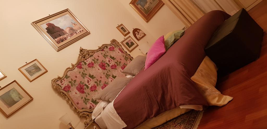 Gran Suite Piazza Maggiore, Bologna, Italy, explore hostels with pools and outdoor activities in Bologna