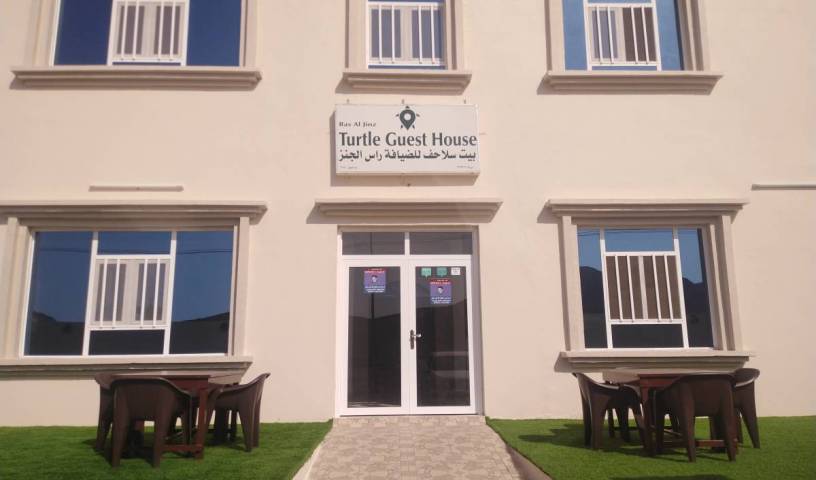 Ras Al Jinz Turtle Guest House - Search for free rooms and guaranteed low rates in Al Hadd, this week's deals for hostels 1 photo