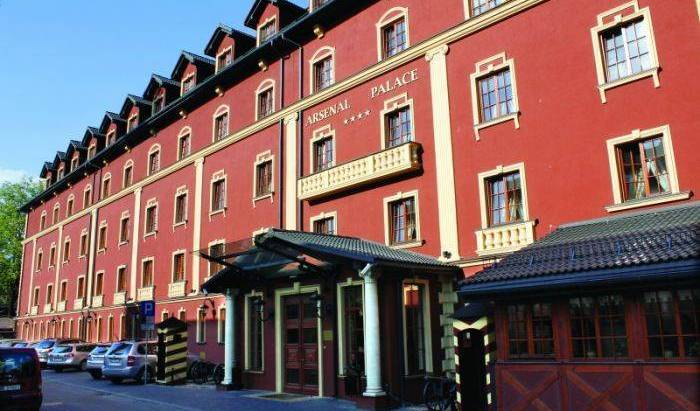 Arsenal Palace - Search available rooms and beds for hostel and hotel reservations in Chorzow 11 photos