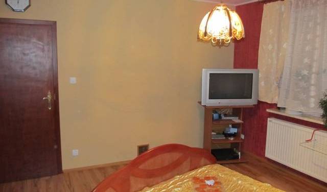 Villa - Vyhľadať dostupné izby a lôžka pre hostelu a rezervácie hotelov v Lubon 15 fotografie