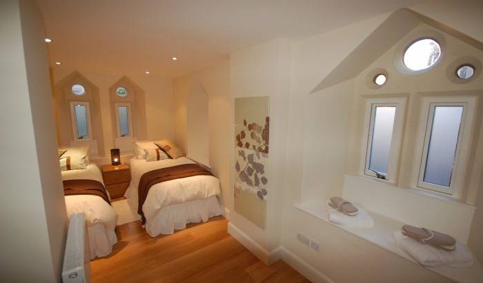 Edinburgh Church Apartments - Search available rooms and beds for hostel and hotel reservations in Edinburgh 14 photos