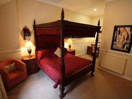 Melville Castle, Edinburgh, Scotland, online booking for hotels and budget bed & breakfasts in Edinburgh