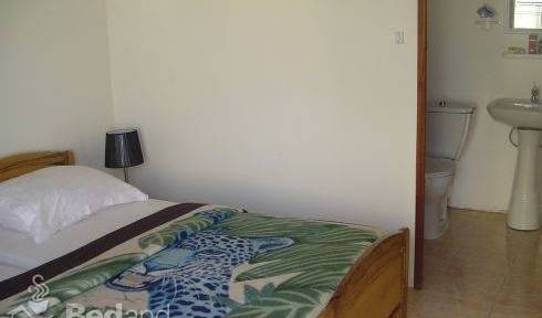 Kingz Plaza - Bed and Breakfast, cheap hostels 7 photos