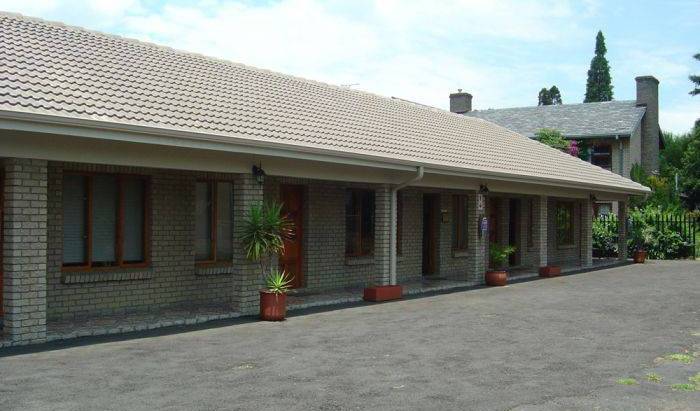 Len's Bed and Breakfast - Get cheap hostel rates and check availability in Benoni, best party hostels 10 photos