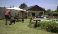 Sleek Backpacker - Search for free rooms and guaranteed low rates in Johannesburg 2 photos
