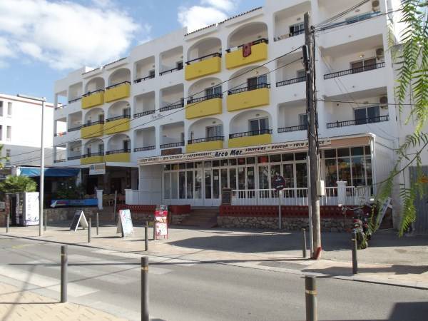 Apartamentos Arcomar, Ibiza, Spain, affordable posadas, pensions, backpackers, rural houses, and apartments in Ibiza