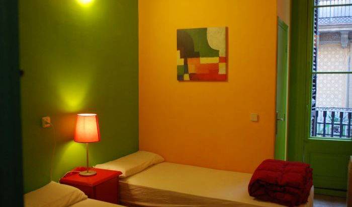 Hostal V Downtown - Search available rooms and beds for hostel and hotel reservations in Barcelona, cheap hostels 10 photos