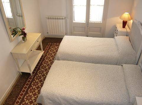 Gran Via Apartment, Barcelona, Spain, explore things to see, reserve a hostel now in Barcelona
