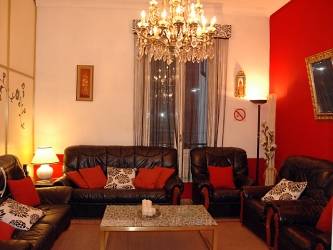 Hostal Valencia, Madrid, Spain, long term rentals at hostels or apartments in Madrid
