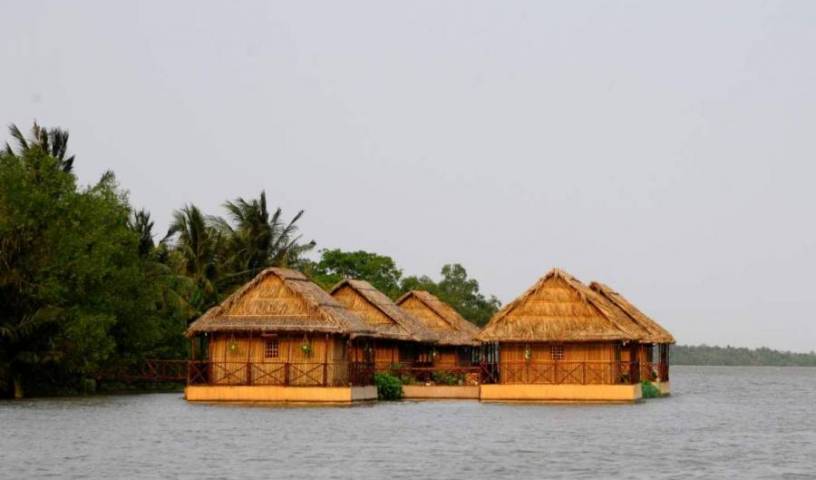 Mekong Floating House 12 photos